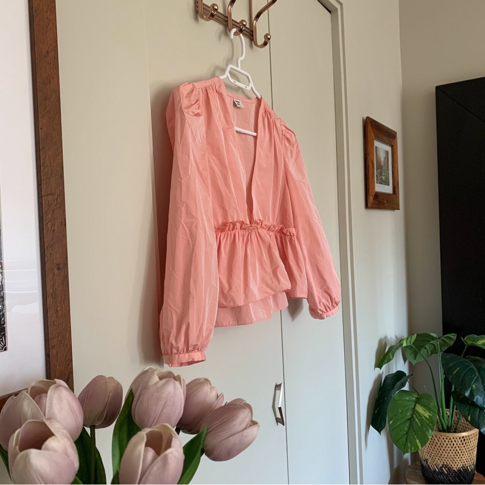 Aritzia Sunday Best Jinx Blouse Guava Pink Size
XXS Feminine Flowy Cropped - Picture 10 of 16